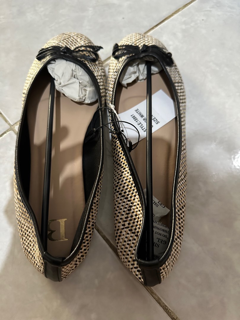 Berrybenka flat shoes, Fesyen Wanita, Sepatu di Carousell