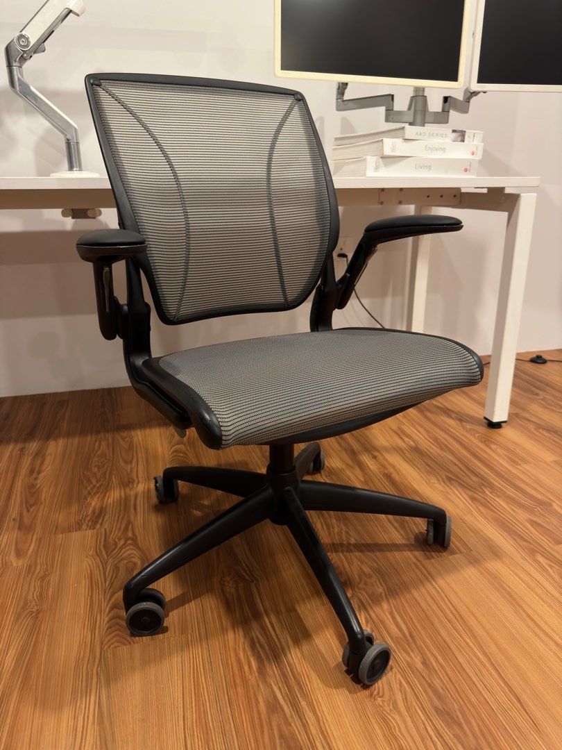 Brand new USD 800++Cheapest option Humanscale diffrient world in great condition (Category: Chairs) located in Petaling Jaya. Submitted by displayelement1 (Listing ID 1226320792, Image 3). Description: Brand new at USD 800++ All like fully loaded version Except the seat pan is fix Text me for any enquiry Theres another version on our listing The rm799 is fully loaded t.me/+FKJcSCWLUBA4MmR https://www.displayelement.com/office-furniture-supply-cop