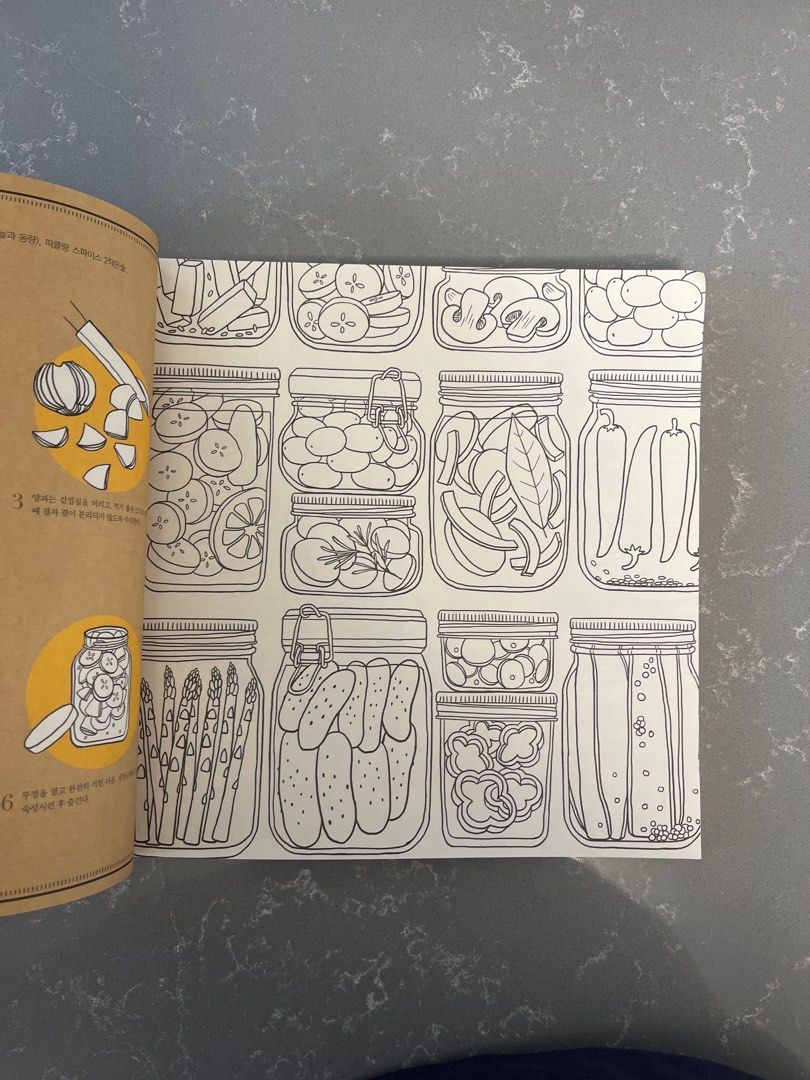 Coloring and the food 填色書, 興趣及遊戲, 書本 & 文具, 小說 & 故事書 - Carousell