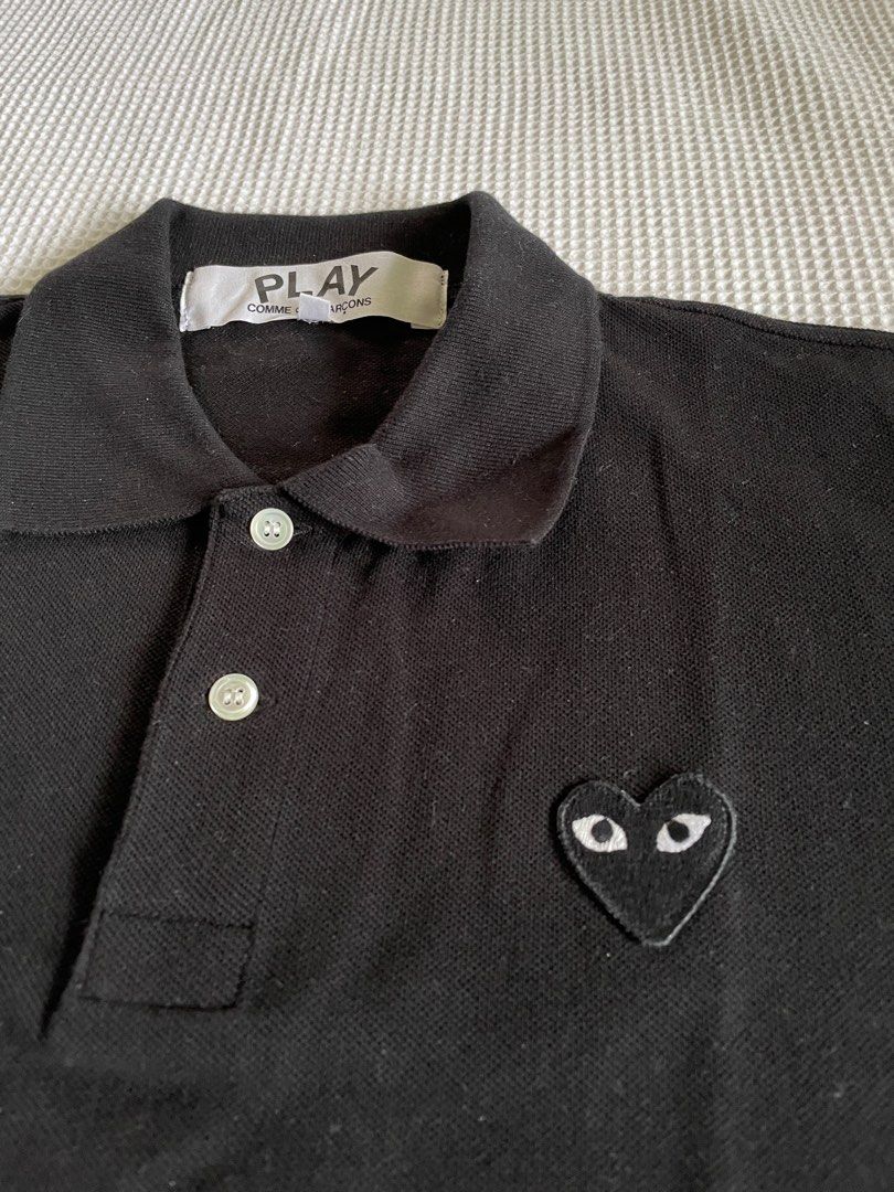 Comme De Garçons (CDG PLAY) Black Collared Shirt Size Medium (Category: Tshirts & Polo Shirts ) located in Quezon City. Submitted by hydroflask123 (Listing ID 1310947057, Image 1). Description: CDG Play Black Collared Shirt. Japanese fit so runs small. No issues!! W (Pit to Pit): 49cm L (Top to Bottom): 62cm Sleeves (Shoulder to End): 20cm Good discounts if you buy more than 1 item!!.