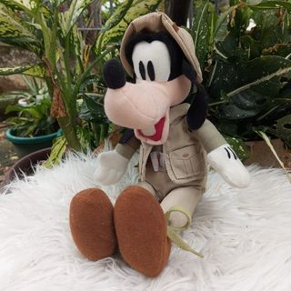 DISNEY Goofy Safari Walt Disney Parks Plush Toy