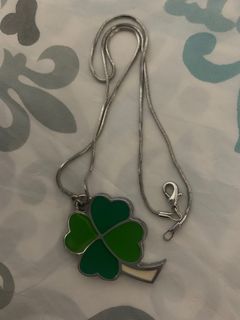 Four leaf clover pendant with silver chain