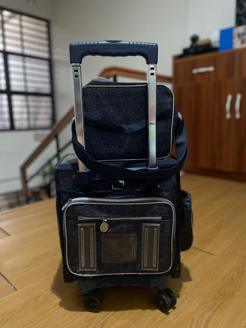 frozen trolley bag (Category: Strollers) located in Cainta. Submitted by sanri0girl (Listing ID 1310917510, Image 3). Description: selling my little sister’s frozen trolley bag (can pass as brand new) 🤍 — ₱3.5k only — WITH LUNCH BOX! — 4 wheels — clean, no issues — less than 1 school year lang nagamit 📍for pick up at Carmona St., VVEV.