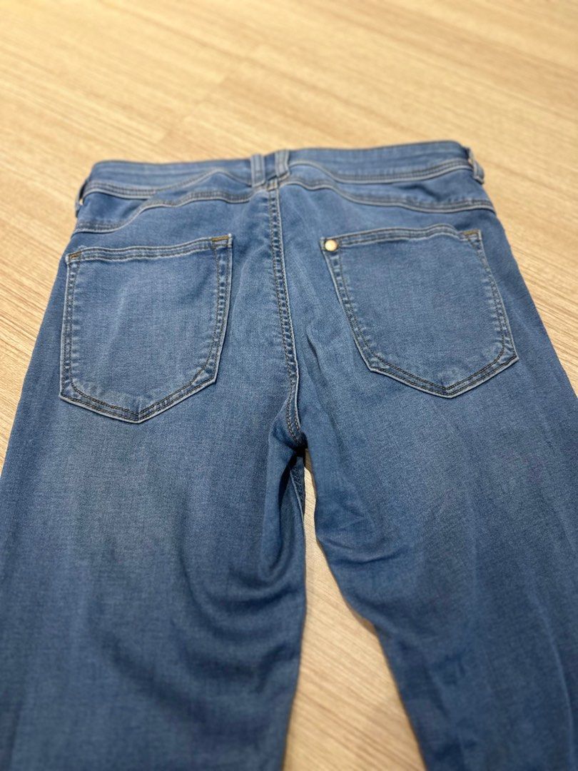 H M Feather Soft Jeggings Women s Fashion Bottoms Jeans Leggings on Carousell
