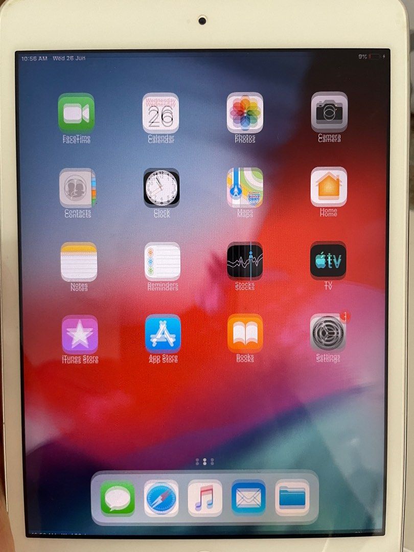 Ipad Mini 2 16GB (Category: iPad) located in Las Pinas. Submitted by alsaclayan (Listing ID 1310839249, Image 2). Description: LCD is not working properly. Only the LCD has an issue, the device is still working. I have already reset it for the next owner. Good for reading ebooks. With box and free 3 cases (Targus leather case, digibabe sleeve, green rubber case).