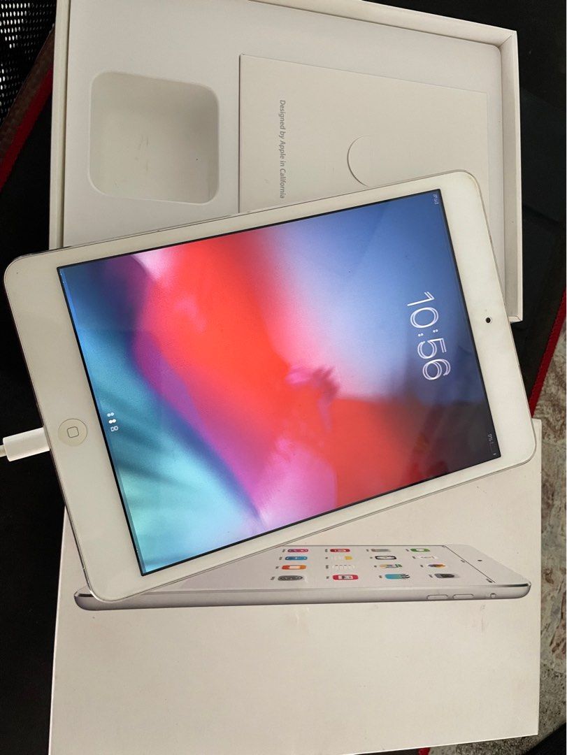 Ipad Mini 2 16GB (Category: iPad) located in Las Pinas. Submitted by alsaclayan (Listing ID 1310839249, Image 3). Description: LCD is not working properly. Only the LCD has an issue, the device is still working. I have already reset it for the next owner. Good for reading ebooks. With box and free 3 cases (Targus leather case, digibabe sleeve, green rubber case).