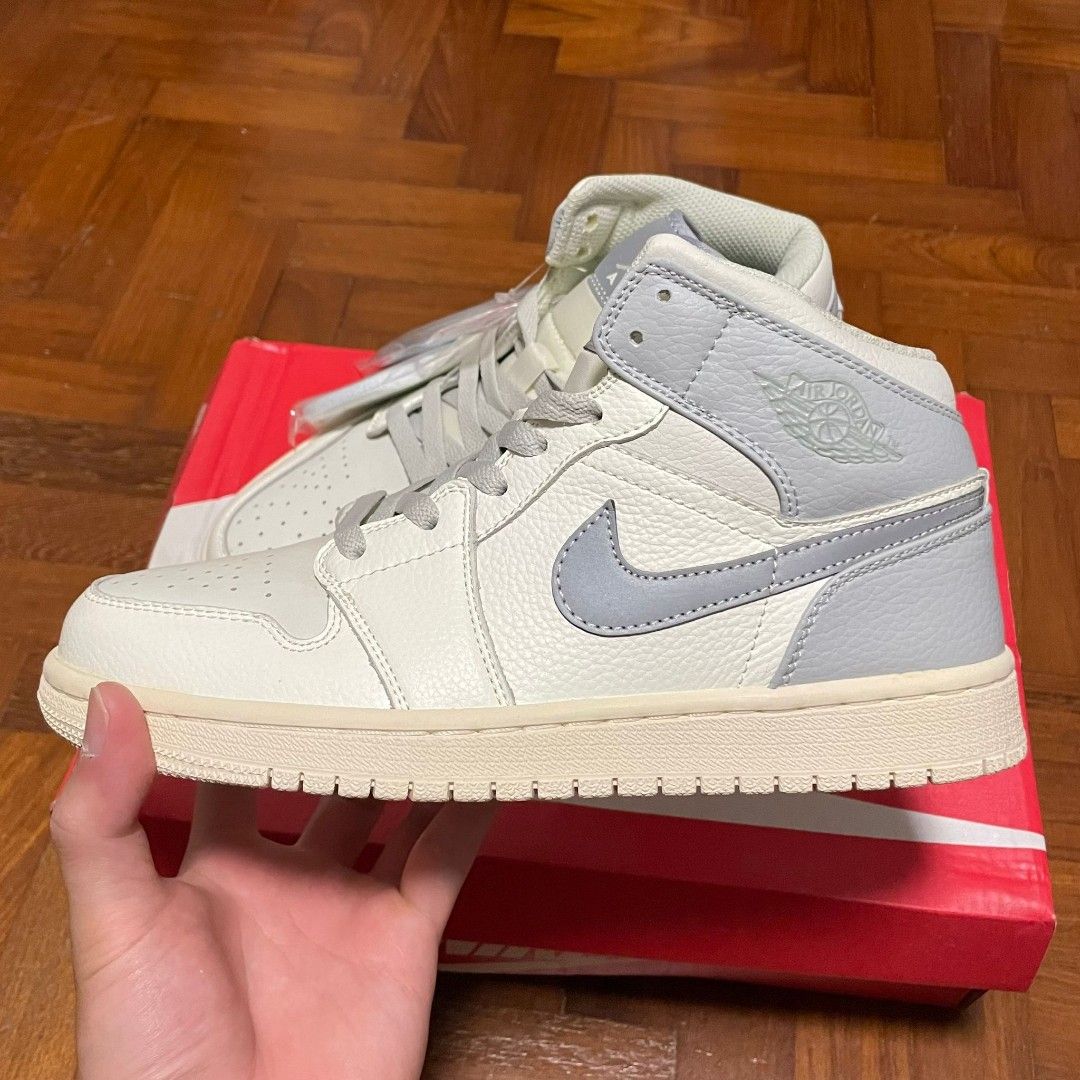 Jordan 1 mid light bone top