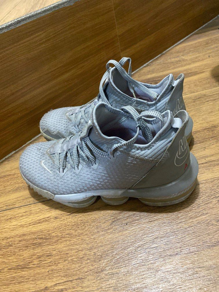 Lebron 16 low wolf grey top