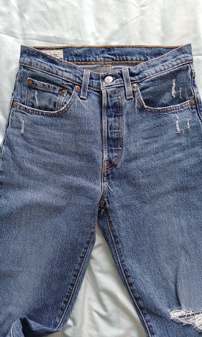 Levi s 501 jeans W26 Women s Fashion Bottoms Jeans Leggings on Carousell