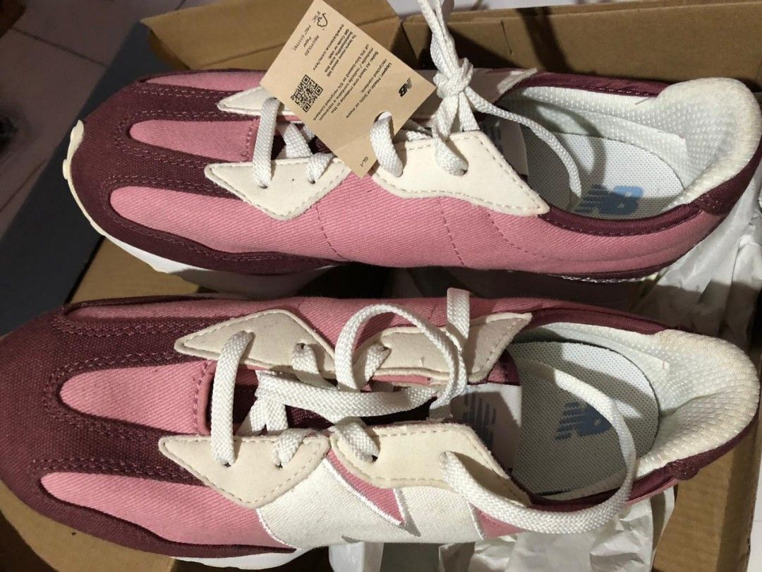 New Balance 327, Fesyen Wanita, Sepatu di Carousell