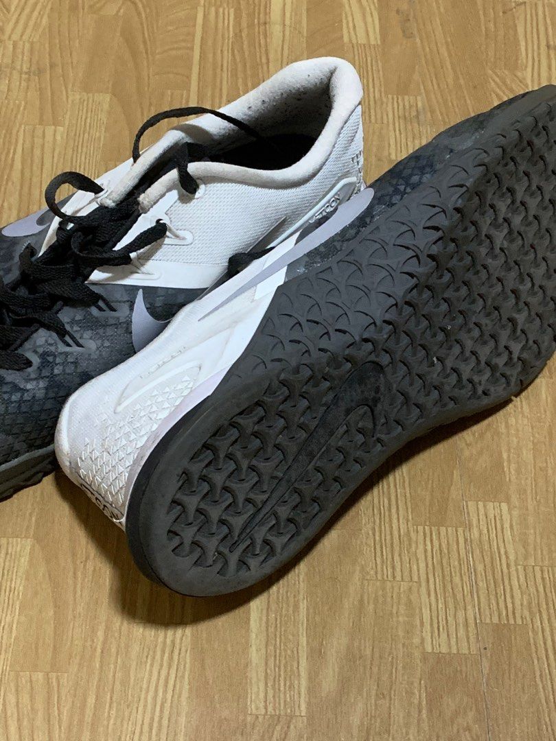 Nike metcon 4 wolf grey top