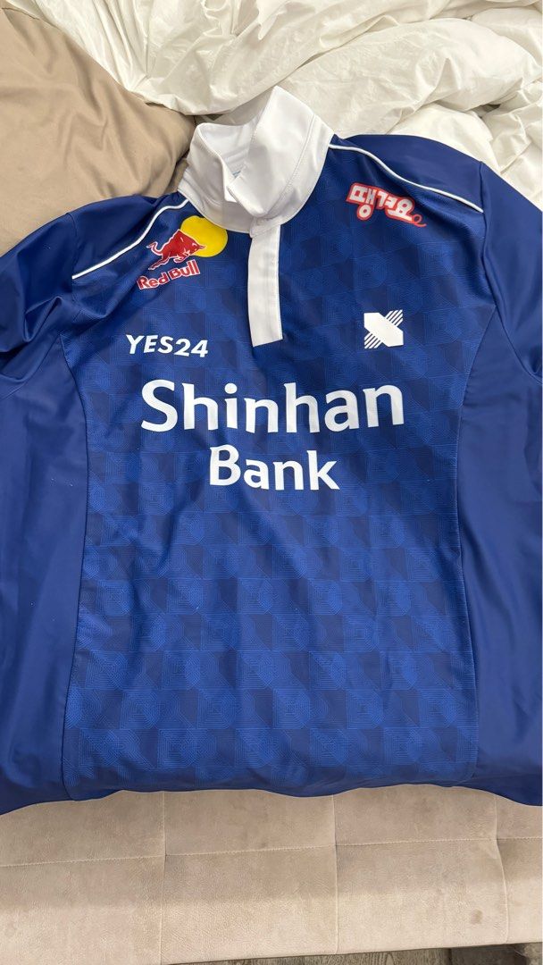 OFFICIAL SIGNED DRX 2023 Spring Jersey VCT Valorant (Category: Activewear) located in Quezon City. Submitted by jkvante (Listing ID 1310986182, Image 1). Description: SIGNED BY: STAX, RB, FOXY9, BUZZ, MAKO, Can Yang (CEO of DRX VS) Bought in Seoul VCT Pacific. XL size..
