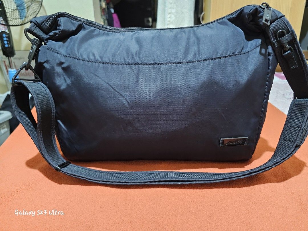 Pacsafe Citysafe 200 Laptop Messenger Bag Men s Fashion Bags Sling Bags on Carousell