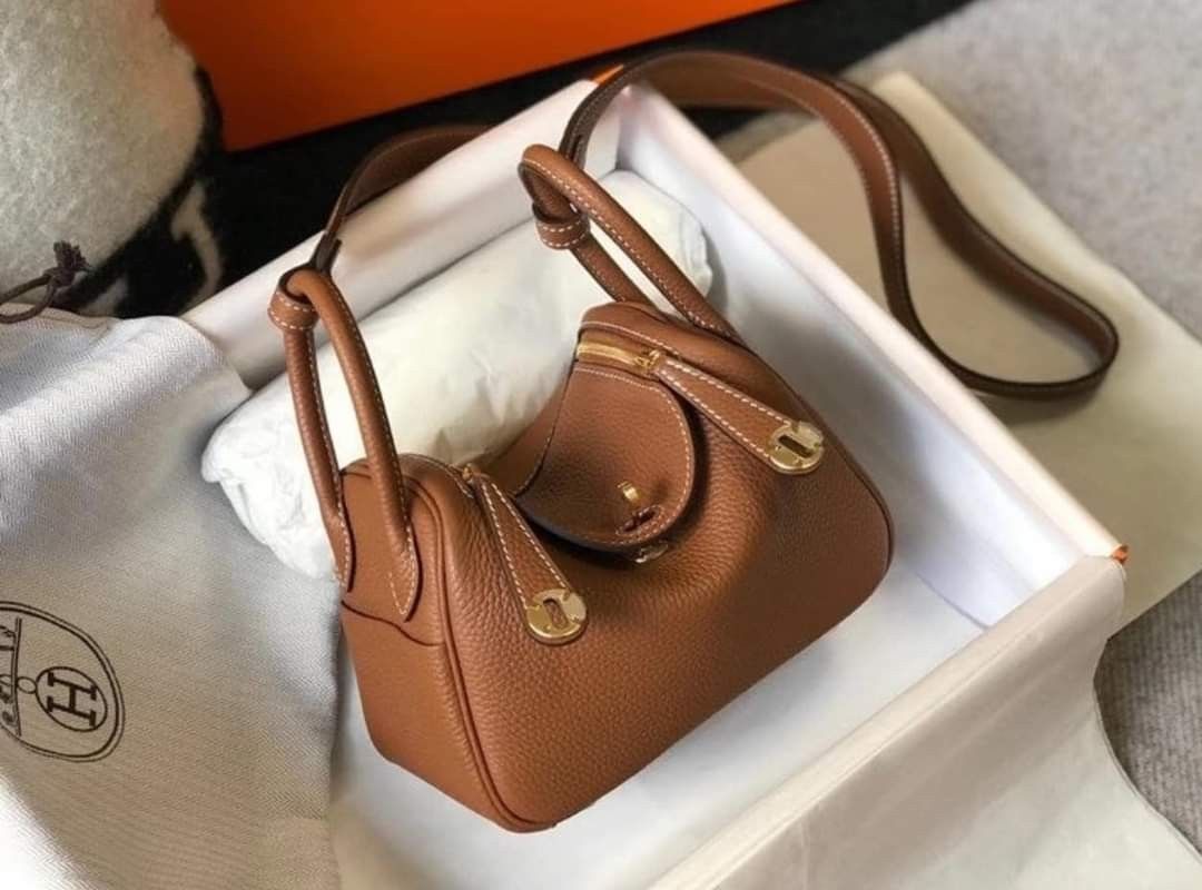 Pre order (Category: Luxury Bags & Wallets) located in Butuan. Submitted by jen_pre (Listing ID 1310994943, Image 2). Description: Hermes Mini Lindy 💕Very good condition |Stamp U 2022 | Full box with receipt ..