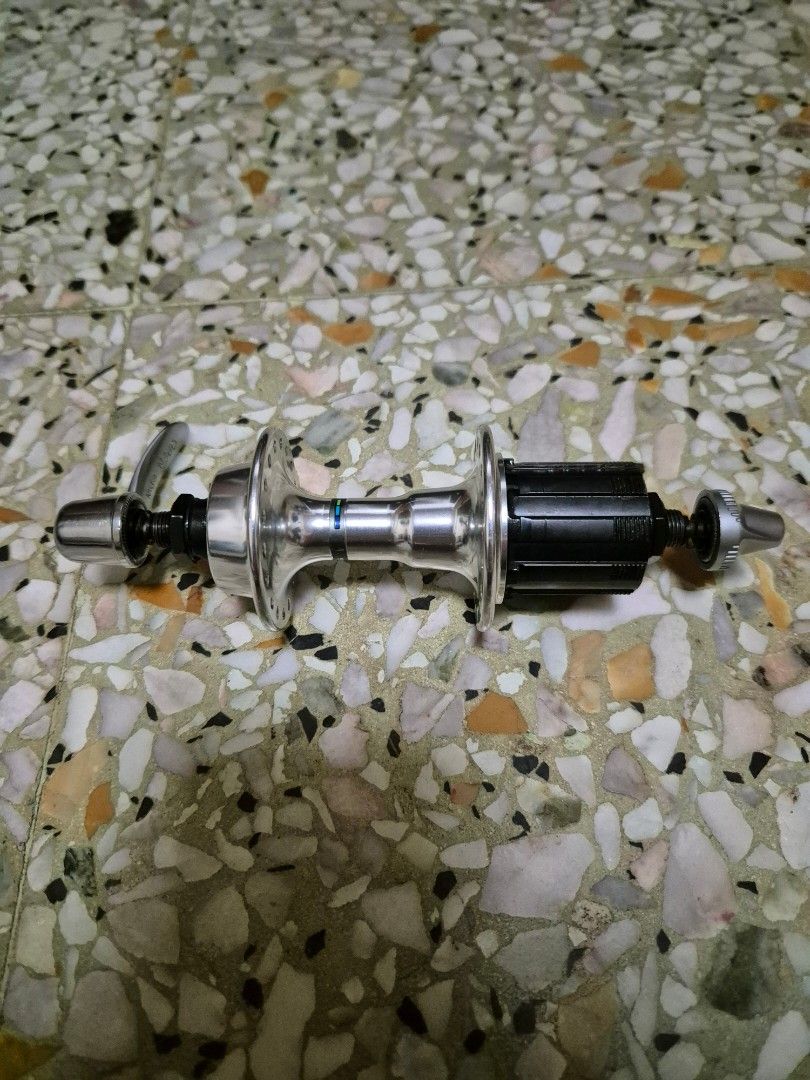 Shimano 600 Ultegra Rear Hub (FH-6401), Sports Equipment, Bicycles