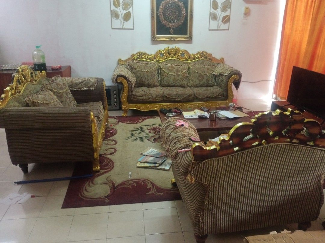 Sofas (Category: Sofas) located in Kuala Lumpur. Submitted by dell0000 (Listing ID 1310864662, Image 3). Description: kayu jati usia lebih 10 tahun...