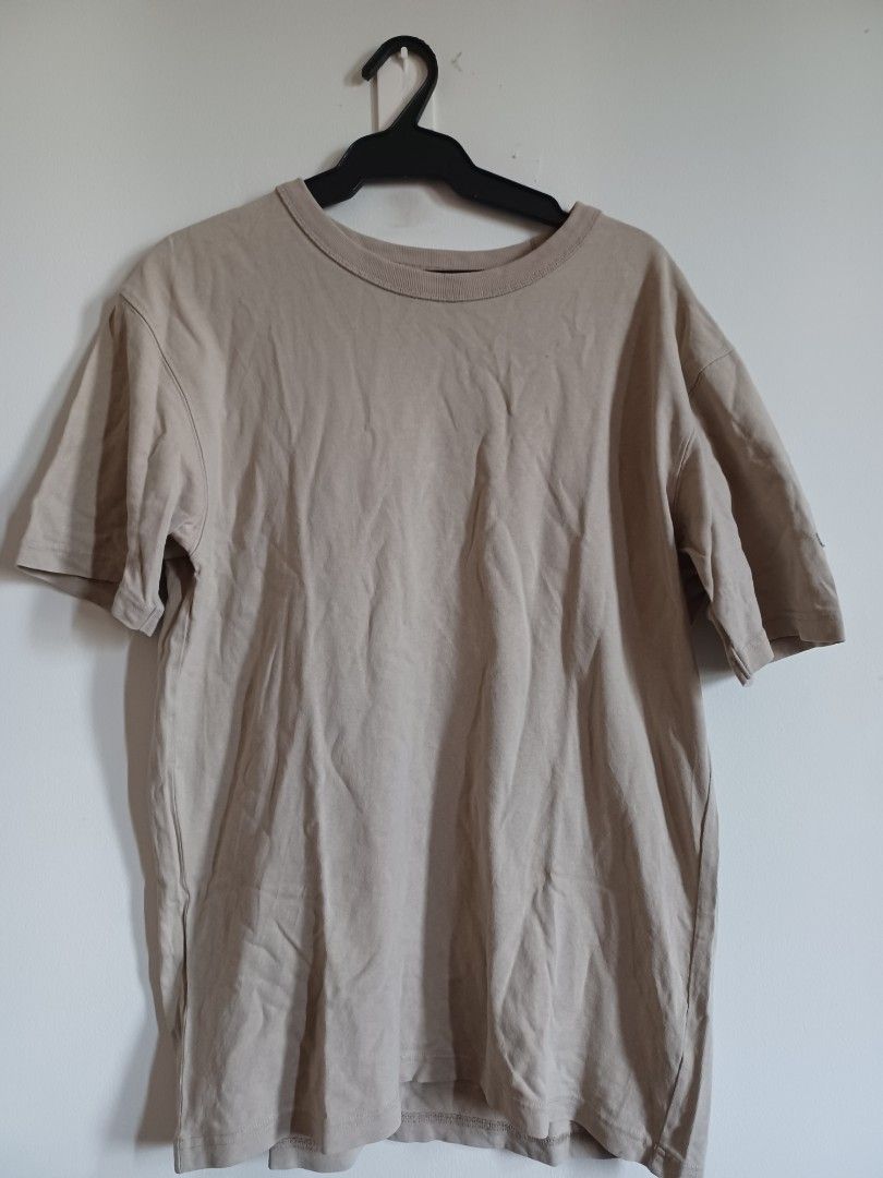 Uniqlo Crewneck Cream (Category: Tshirts & Polo Shirts ) located in Manila. Submitted by jeredc (Listing ID 1310827335, Image 1). Description: Uniqlo Crewneck Cream Size on tag: L Dimes: 21x28.