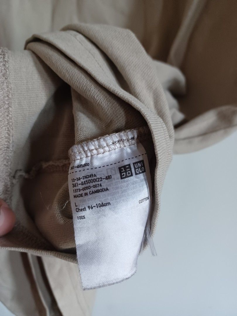 Uniqlo Crewneck Cream (Category: Tshirts & Polo Shirts ) located in Manila. Submitted by jeredc (Listing ID 1310827335, Image 3). Description: Uniqlo Crewneck Cream Size on tag: L Dimes: 21x28.