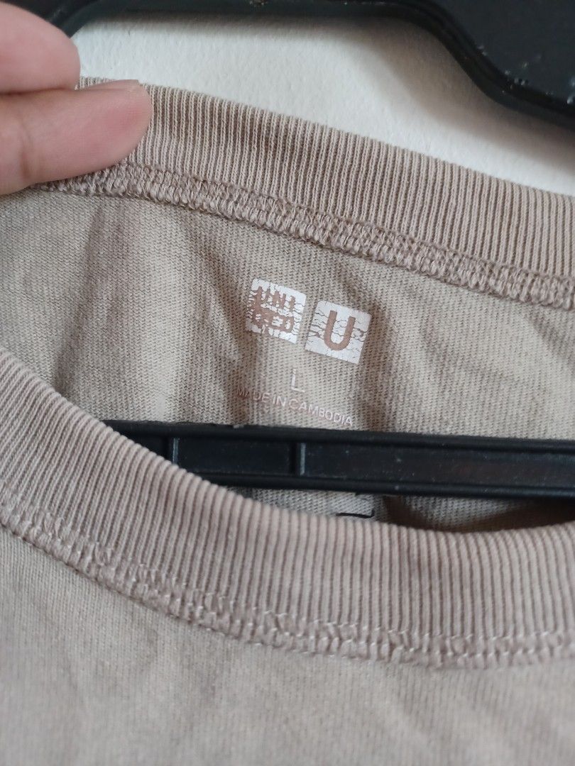 Uniqlo Crewneck Cream (Category: Tshirts & Polo Shirts ) located in Manila. Submitted by jeredc (Listing ID 1310827335, Image 2). Description: Uniqlo Crewneck Cream Size on tag: L Dimes: 21x28.