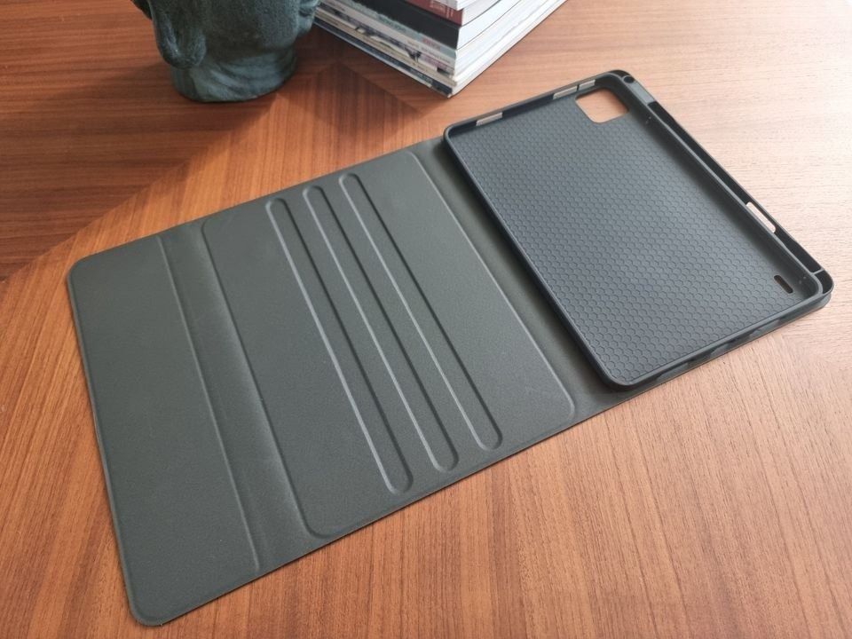 Xiaomi MiPad 6s Pro 12.4" Bluetooth Keyboard Case (Black) (Category: Cases & Sleeves) located in Quezon City. Submitted by bagels42 (Listing ID 1310828258, Image 3). Description: *ACTUAL PICTURES IN THE LISTING* Xiaomi MiPad 6s Pro 12.4" Bluetooth Keyboard Case (Black) Price: 2,100 PACKAGE INCLUSIONS: 1 x Smart Cover 1 x Bluetooth Keyboard 1 x Charging Cable ADD ON (ADDITIONAL FEES): Paperlike Screen Protector - 295 Xundd Axe Full Screen Tempered