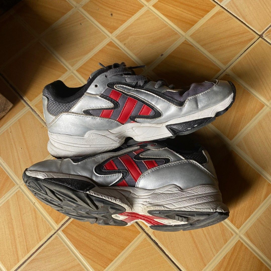 Adidas yung 96 silver Barang Yang Dicari di Carousell