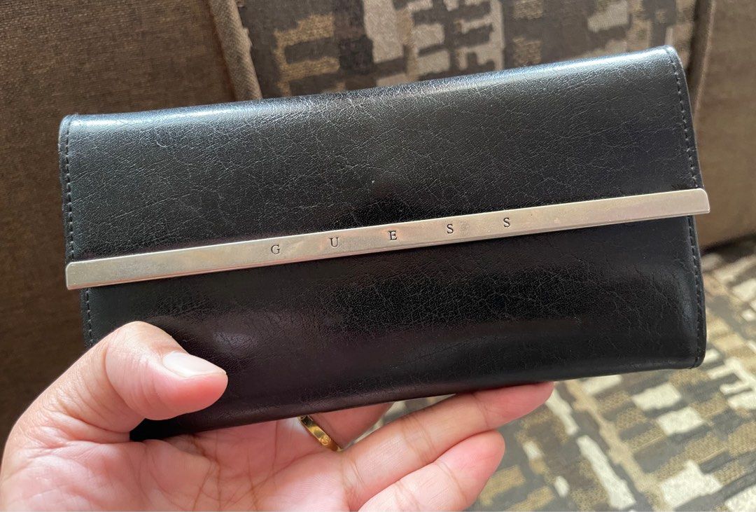 Auth GUESS trifold wallet (Category: Wallets & Card holders) located in Batangas. Submitted by declutter_harleth (Listing ID 1311006147, Image 1). Description: Issue: last photo hindi naman halata kasi nasa loob, kept & stored na sya. silver stainless hardware .