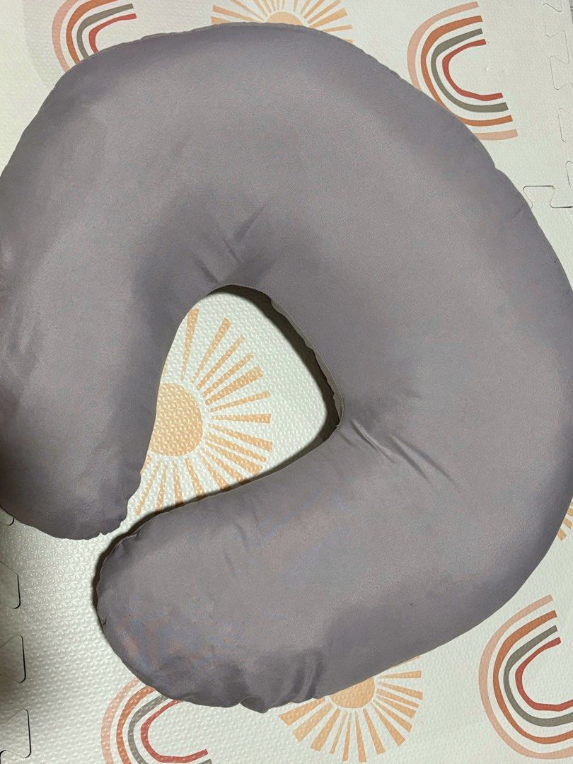 BLOOM Nursing Pillow (Category: Breastfeeding & Bottle Feeding) located in San Jose. Submitted by arakyer (Listing ID 1311054892, Image 1). Description: Big and super comfy! Bought this in baby company for 599. Hindi gaano nagamit ni baby kasi naiirita sya. Issue included sa photo.