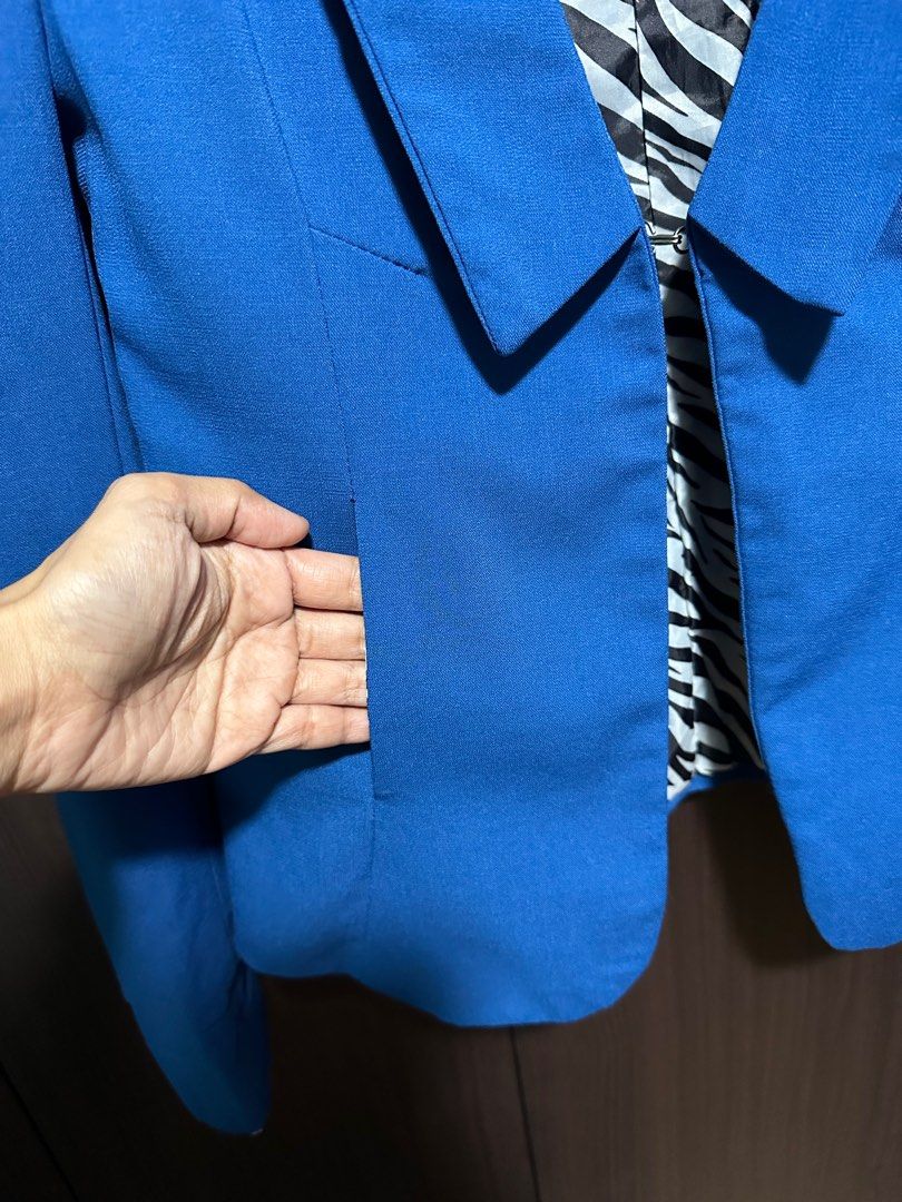 Blue Padded blazer (Category: Coats, Jackets and Outerwear) located in Quezon City. Submitted by ankeyt (Listing ID 1311119573, Image 2). Description: No brand Fits small Slightly padded shoulders Last price posted For Metro Manila buyers only - delivery through grab/lala .
