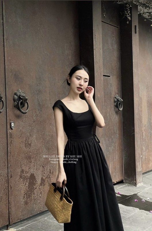 BRAND NEW SHU SHI SHELLIE DRESS IN BLACK SIZE M, Women's Fashion, Dresses &  Sets, Dresses on Carousell
