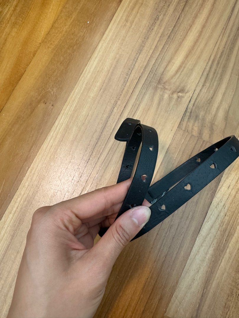 Brandy Melville thin heart belt