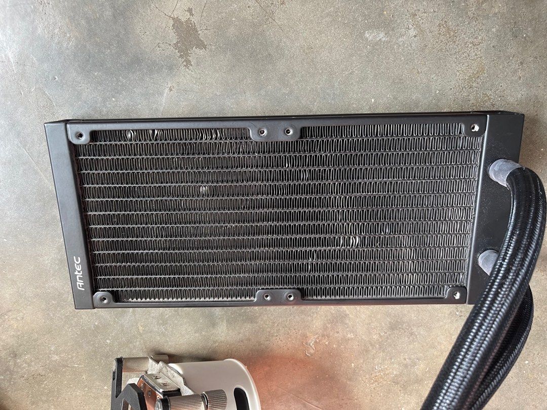 Cooler (Category: Computer Parts) located in Kuala Lumpur. Submitted by rainmadhack (Listing ID 1311075889, Image 3). Description: Antec mercury 240. No fan. Fin slightly got dent but can comb back to original form using something that can fit. Got bracket for amd AM4 only Prefer cod. Refer meet-up location.