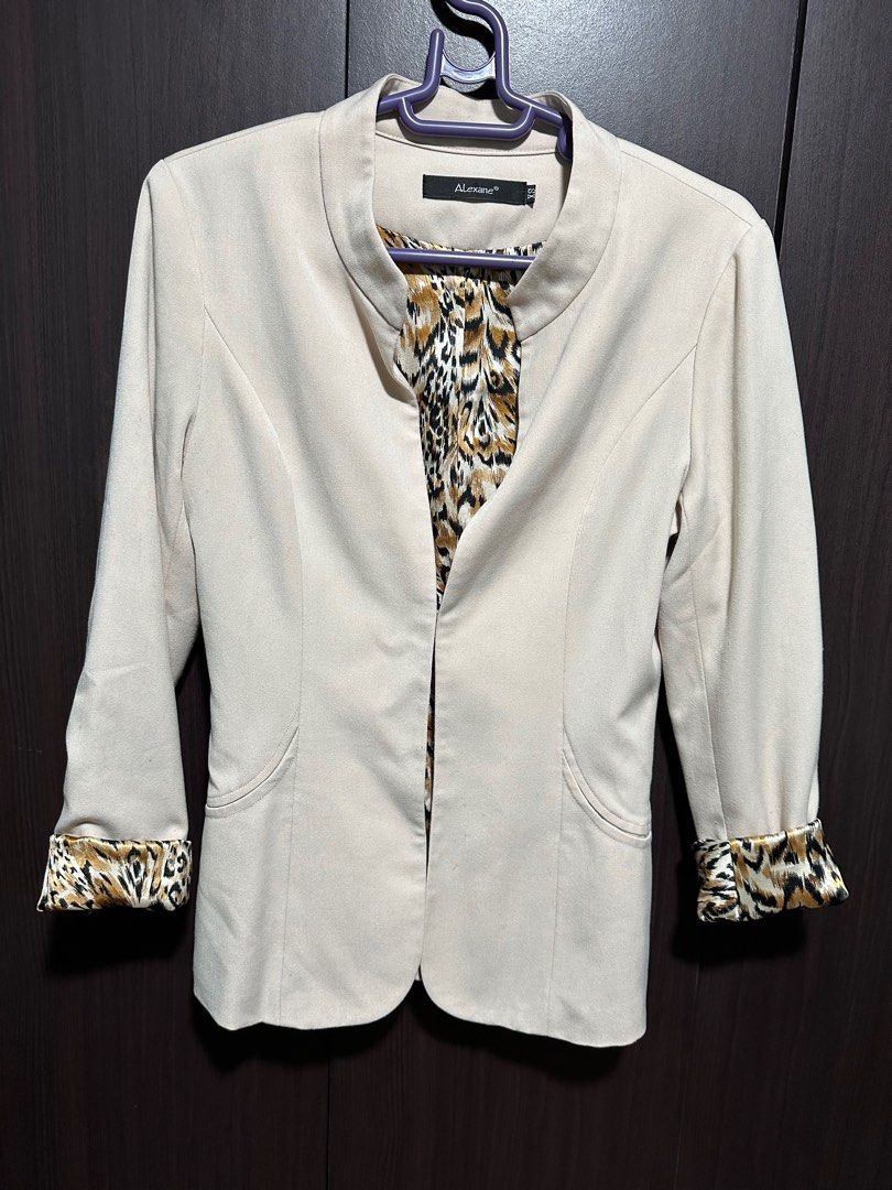 Cream blazer (Category: Coats, Jackets and Outerwear) located in Quezon City. Submitted by ankeyt (Listing ID 1311121039, Image 3). Description: Color: cream Fits small For Metro Manila buyers only - shipping through grab/lalamove.