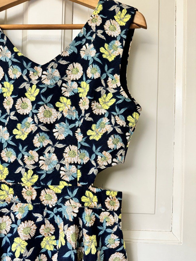 Floral cut out sides dress (Category: Dresses) located in Mandaluyong City. Submitted by cattegorri (Listing ID 1311141929, Image 3). Description: Small Bust: 32 Waist: 26 Length: 33.