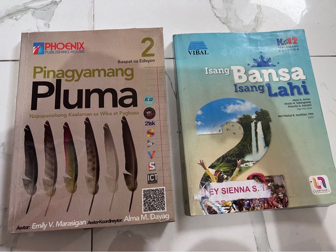 Grade 2- Tagalog Books (Category: Announcements) located in Cainta. Submitted by mc_chic (Listing ID 1311096277, Image 1). Description: Pinagyamang Pluma Isang Bansa isang Lahi Both in good condition No rips or tears Writing only in pencil Already covered .