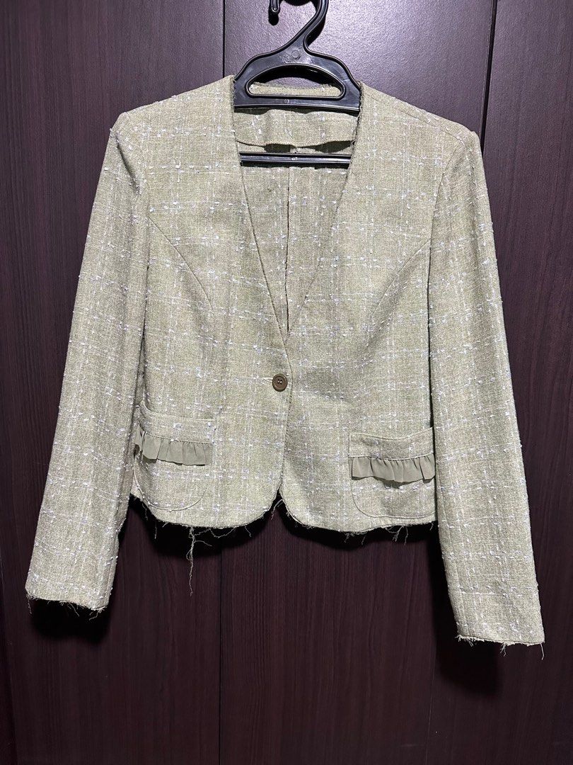 Green blazer (Category: Coats, Jackets and Outerwear) located in Quezon City. Submitted by ankeyt (Listing ID 1311121378, Image 1). Description: Fits small to medium Tweed-like Light blazer For Metro Manila buyers only - shipping through grab/lalamove.