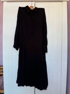 (Category: ) located in . Submitted by ourclosetnow (Listing ID 1311063956, Image 1). Description: .