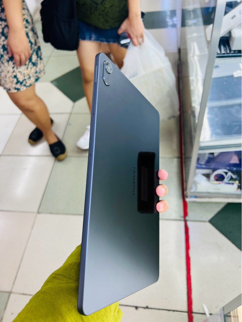 Huawei Matepad 11.5 128gb Wifi w/ keyboard (Category: Android) located in San Juan City. Submitted by javedsgadgetshop (Listing ID 1311142321, Image 3). Description: OPEN FOR INSTALLMENT VIA CREDIT CARD/GGIVES/SPAY/BILLEASE & SWAP/TRADE-IN! WE BUY AND SELL ( ANYKINDS OF UNIT BINIBILI PO NAMIN)! PTPA : Padelete po f bawal Read ❗️Onhand ‼️ Huawei Matepad 11.5 •128gb •NTC Variant •Good batt health •Wifi Only •95% Smoothness •No hidden issue | No Rep