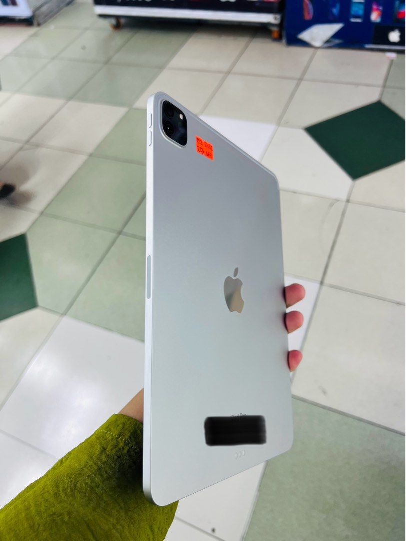 Ipad Pro 2022 256gb 11inch Wifi (Category: iPad) located in San Juan City. Submitted by javedsgadgetshop (Listing ID 1311145986, Image 3). Description: OPEN FOR INSTALLMENT VIA CREDIT CARD/GGIVES/SPAY/BILLEASE & SWAP/TRADE-IN! WE BUY AND SELL ( ANYKINDS OF UNIT BINIBILI PO NAMIN)! PTPA : Padelete po f bawal Read ❗️Onhand ‼️ Ipad Pro M2 11' •256gb •NTC Variant •Good batt health •Wifi Only •95% Smoothness •No hidden issue | No Repaired •100% Authen