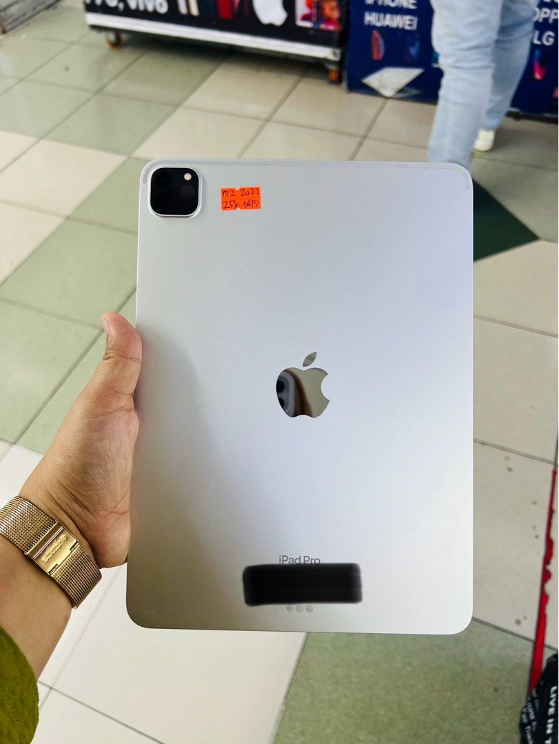 Ipad Pro 2022 256gb 11inch Wifi (Category: iPad) located in San Juan City. Submitted by javedsgadgetshop (Listing ID 1311145986, Image 1). Description: OPEN FOR INSTALLMENT VIA CREDIT CARD/GGIVES/SPAY/BILLEASE & SWAP/TRADE-IN! WE BUY AND SELL ( ANYKINDS OF UNIT BINIBILI PO NAMIN)! PTPA : Padelete po f bawal Read ❗️Onhand ‼️ Ipad Pro M2 11' •256gb •NTC Variant •Good batt health •Wifi Only •95% Smoothness •No hidden issue | No Repaired •100% Authen