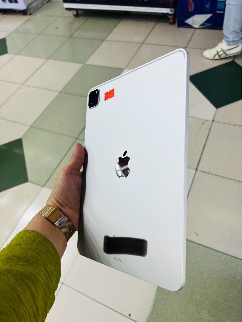 Ipad Pro 2022 256gb 11inch Wifi (Category: iPad) located in San Juan City. Submitted by javedsgadgetshop (Listing ID 1311145986, Image 2). Description: OPEN FOR INSTALLMENT VIA CREDIT CARD/GGIVES/SPAY/BILLEASE & SWAP/TRADE-IN! WE BUY AND SELL ( ANYKINDS OF UNIT BINIBILI PO NAMIN)! PTPA : Padelete po f bawal Read ❗️Onhand ‼️ Ipad Pro M2 11' •256gb •NTC Variant •Good batt health •Wifi Only •95% Smoothness •No hidden issue | No Repaired •100% Authen