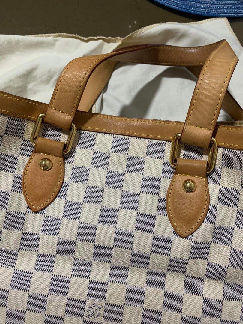 Louis Vuitton Hampstead (Category: Luxury Bags & Wallets) located in Quezon City. Submitted by jayzz1 (Listing ID 1311063995, Image 2). Description: - No Box - Dustbag included - Actual photos provided DM.