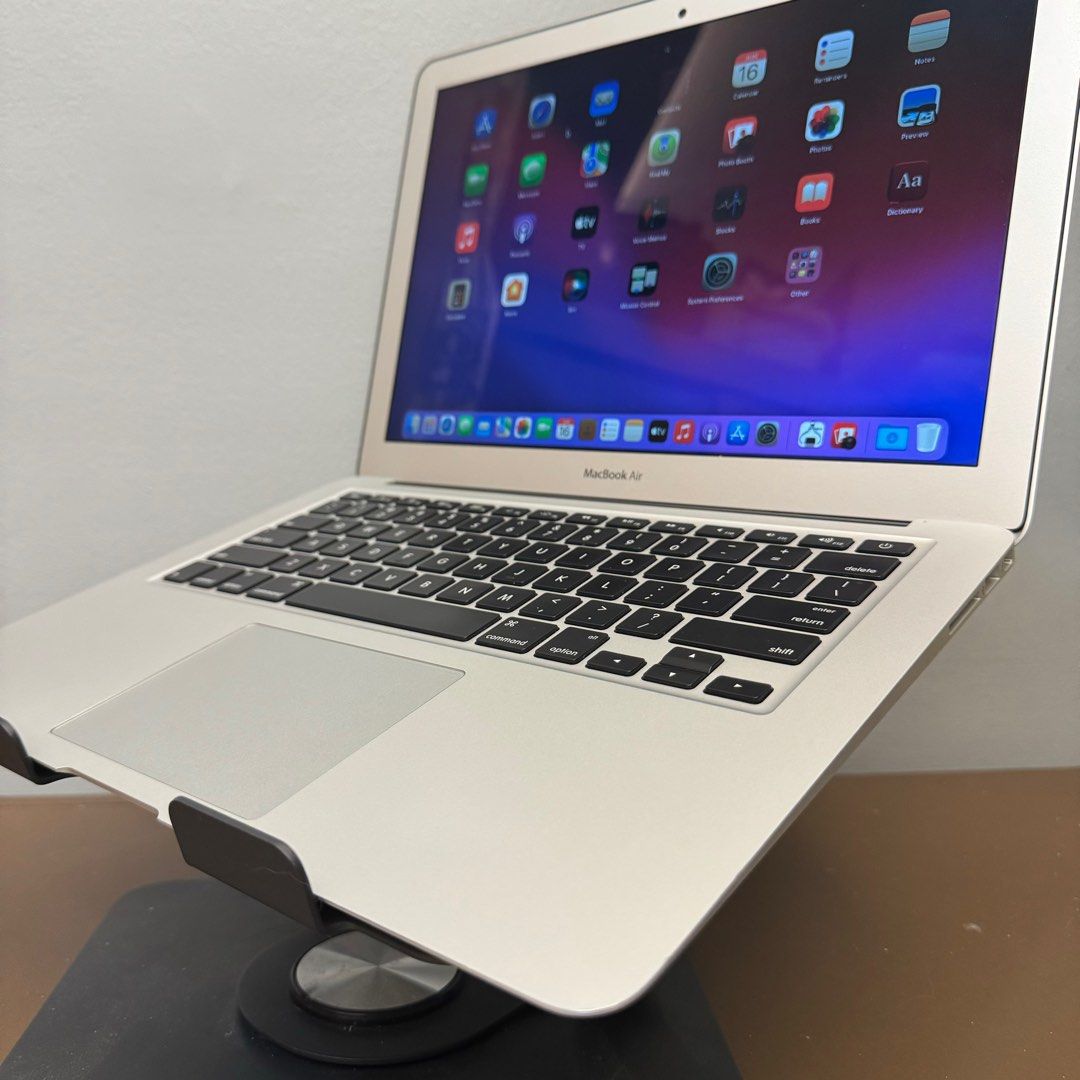 MacBook Air 2017 (13inch) (Category: Laptops & Notebooks) located in Manila. Submitted by authentechgadgets (Listing ID 1311153757, Image 3). Description: Macbook Air 2017 13inch • Intel Core i5 ~ 1.8ghz • Intel HD Graphics 6000 • 8gb Memory Ram • 128gb SSD Storage • 13.3-inch (1440 x 900) • Backlit Keyboard • All Ports and Keys are Working Properly • It Comes with its Charger, Microsoft Office and Pouch Sleeve.