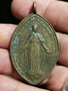 Milagrosang tindig 1830 medallion