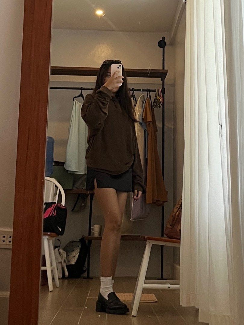 MNLA Brown Sweater (Category: Coats, Jackets and Outerwear) located in Pasig City. Submitted by ccc.declutter (Listing ID 1311150289, Image 1). Description: Used as sweater dress since sized 2XL from men’s.