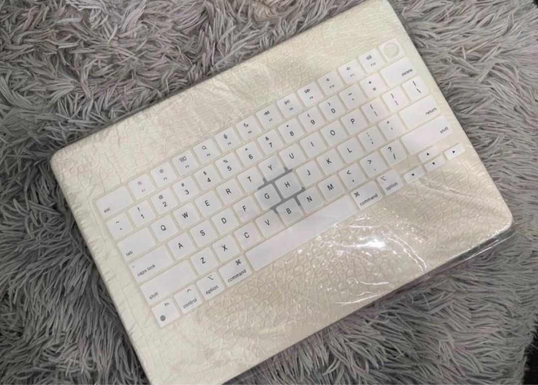 Mouse and iPad Air M2 Full Cover (Category: Mouse & Mousepads) located in Rizal. Submitted by skdchateau (Listing ID 1311106660, Image 1). Description: Brand New Leather Case for MacBook Air M2. ₱600 non negotiable. Fix na po. .