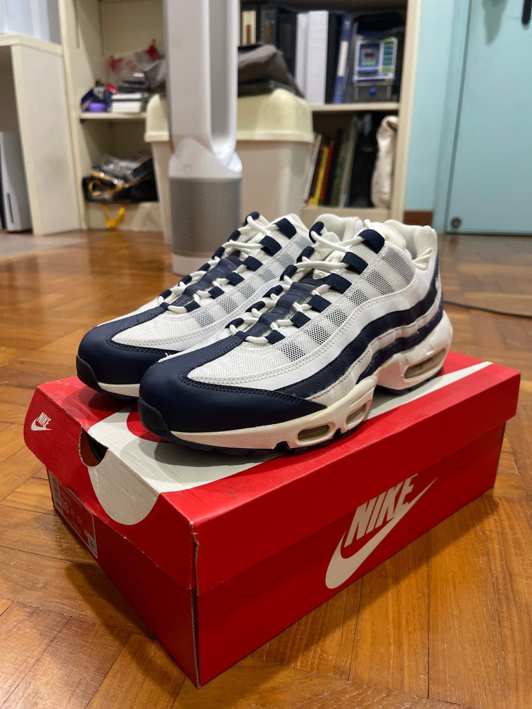 Nike 95 essentials online