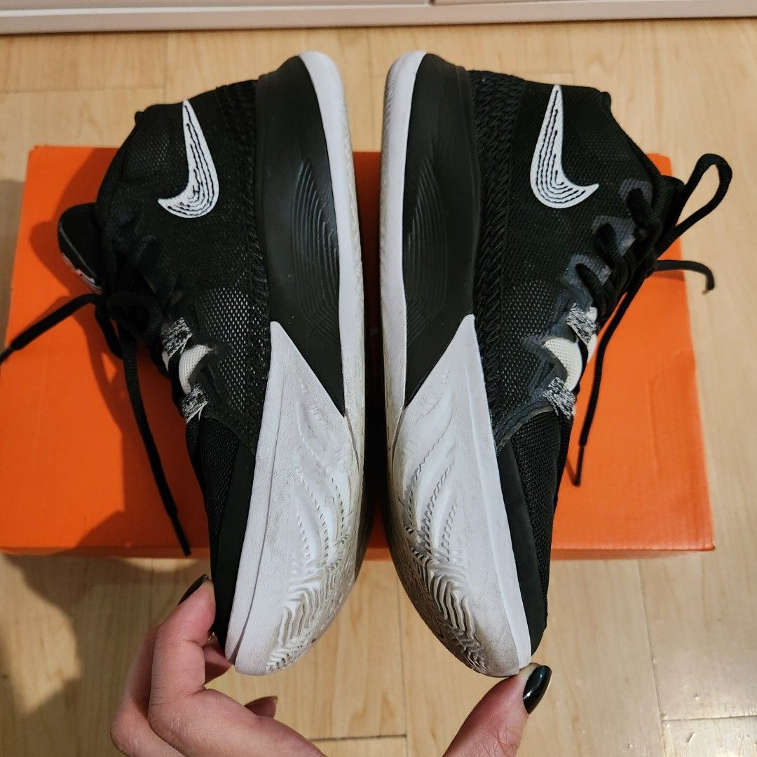 Nike Kyrie Flytrap Vi Ep (Category: Sneakers) located in Pasig City. Submitted by mariaspreloved (Listing ID 1311071942, Image 3). Description: Nike Kyrie Flytrap Vi Ep Mens US 6.5 Condition 9/10 No heel drags Sole still good Price: Php2,500.