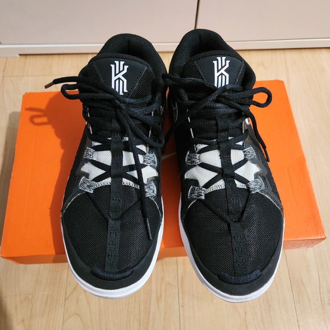 Nike Kyrie Flytrap Vi Ep (Category: Sneakers) located in Pasig City. Submitted by mariaspreloved (Listing ID 1311071942, Image 2). Description: Nike Kyrie Flytrap Vi Ep Mens US 6.5 Condition 9/10 No heel drags Sole still good Price: Php2,500.