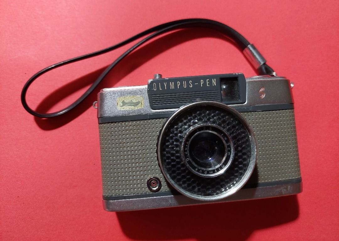 Olympus Pen camera (Category: Cameras) located in Antipolo. Submitted by cychiyo (Listing ID 1311089167, Image 1). Description: Olympus PEN camera half-frame sturdy, well-built needs cleaning first, but working vintage well-kept had contact prints before, but couldn't find them, so no sample print BDO s/a or GCash payment .
