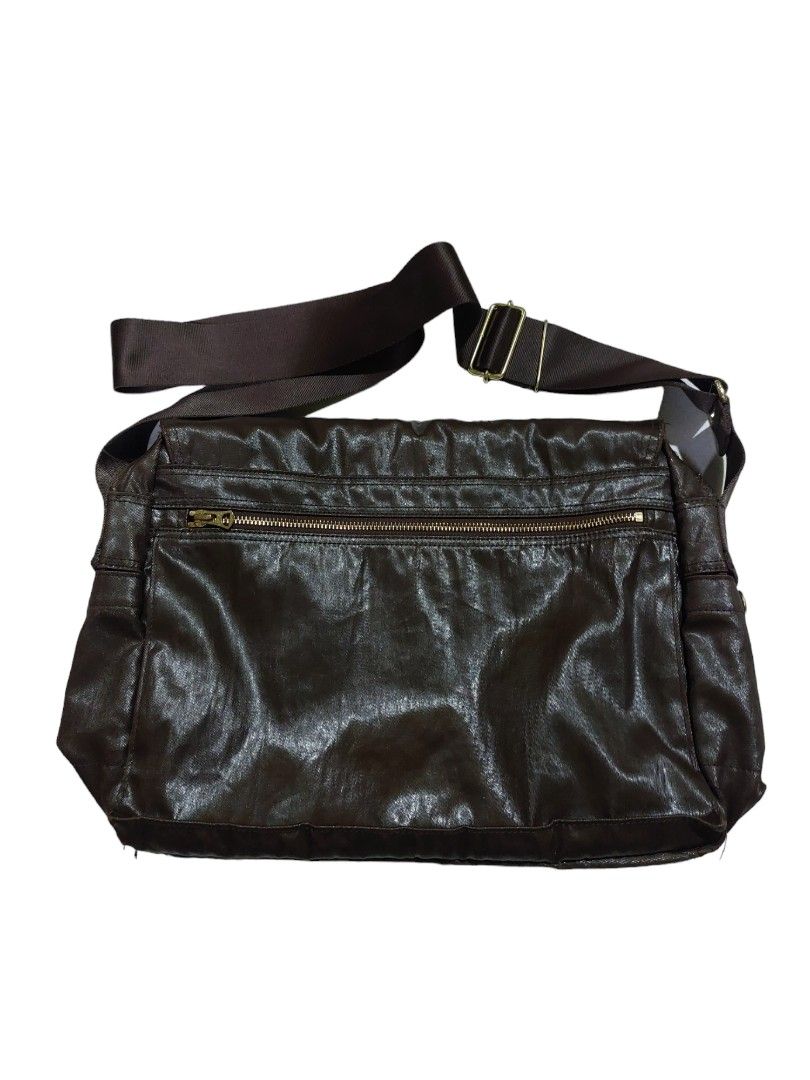 Porter Leather Bag (Category: Cross-body Bags) located in Lapu Lapu. Submitted by frombelow_ph (Listing ID 1311089440, Image 2). Description: Forsale♻️ Porter Leather Sling bag Authentic / Legit Good Condition Flaws: See pics Dimes: 16.5x10.5 Depth:x7 Crispy pa sana may issue lang, solid sya sa personal👌🏻 Price: 400+sf💸 Dm to purchase📩🫡.